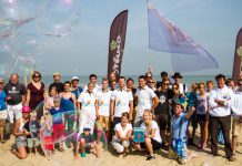 Vrijwilligers gaan strand opruimen