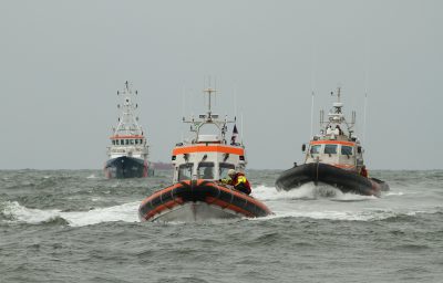 Zoekactie op de Noordzee thv Scheveningen naar mogelijk man over boord op de Noordzee. Aanleiding was een aangetroffen onbemande rubberboot op de Noordzee