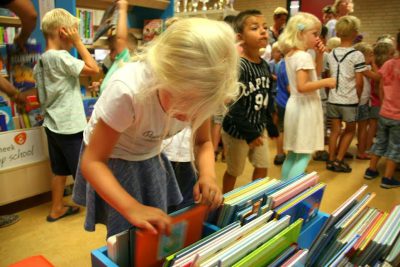 opening-bibliotheek-op-school-in-farelschool