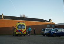 Jongen valt door dak op ’t Heen