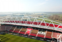 Dak AZ stadion komt uit Katwijk