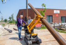 Eerste paal uitbreiding brede school ’t Duyfrak geslagen