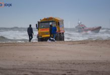Vermiste zwemmer gevonden op het strand