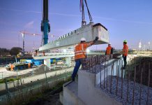 Eerste liggers nieuwe Torenvlietbrug gelegd