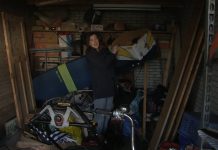Kijkje achter gesloten garagedeuren