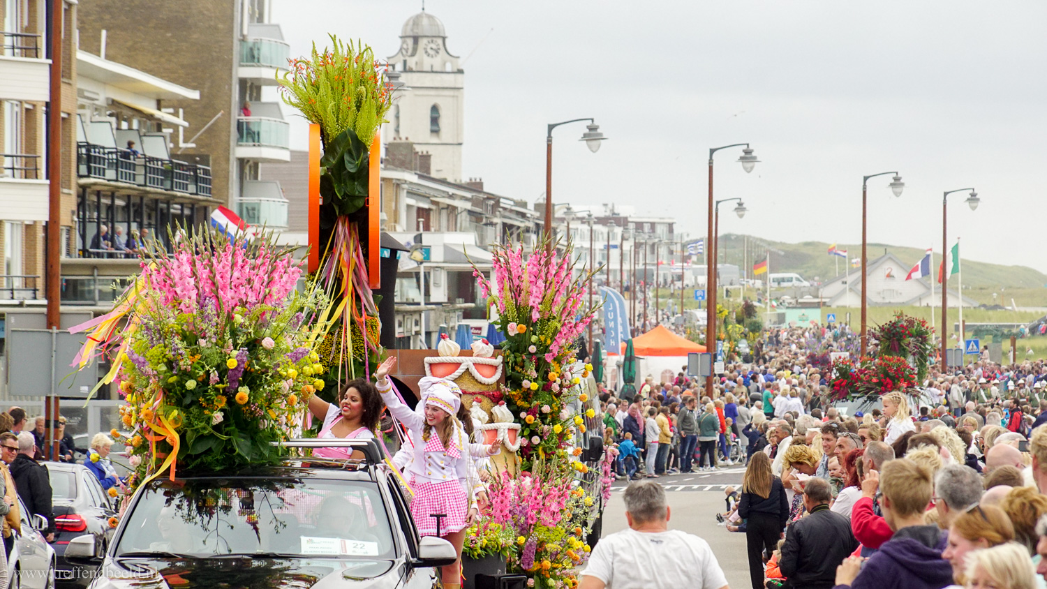 Flower Parade Rijnsburg te zien bij RTV Katwijk RTV Katwijk