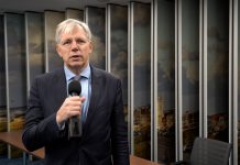 Burgemeester in gesprek met jongeren over corona