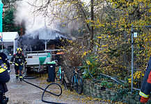 Schuur beschadigd na brand