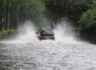 Veel wateroverlast als Limburgbui op Zuid-Holland valt