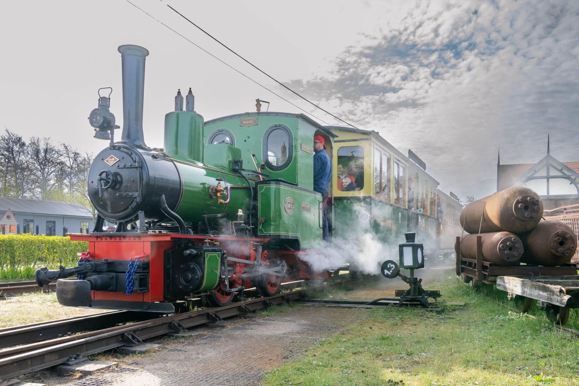 230426-vertrekkende-stoomtrein2HB