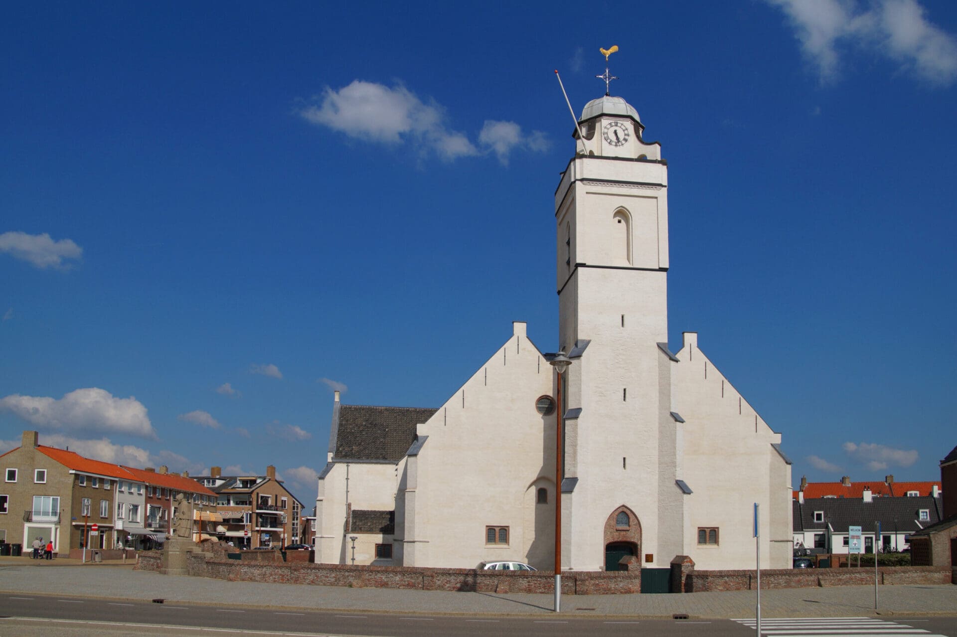 Oude kerk (16) Vooraanzicht (foto Leo Klinkenberg)