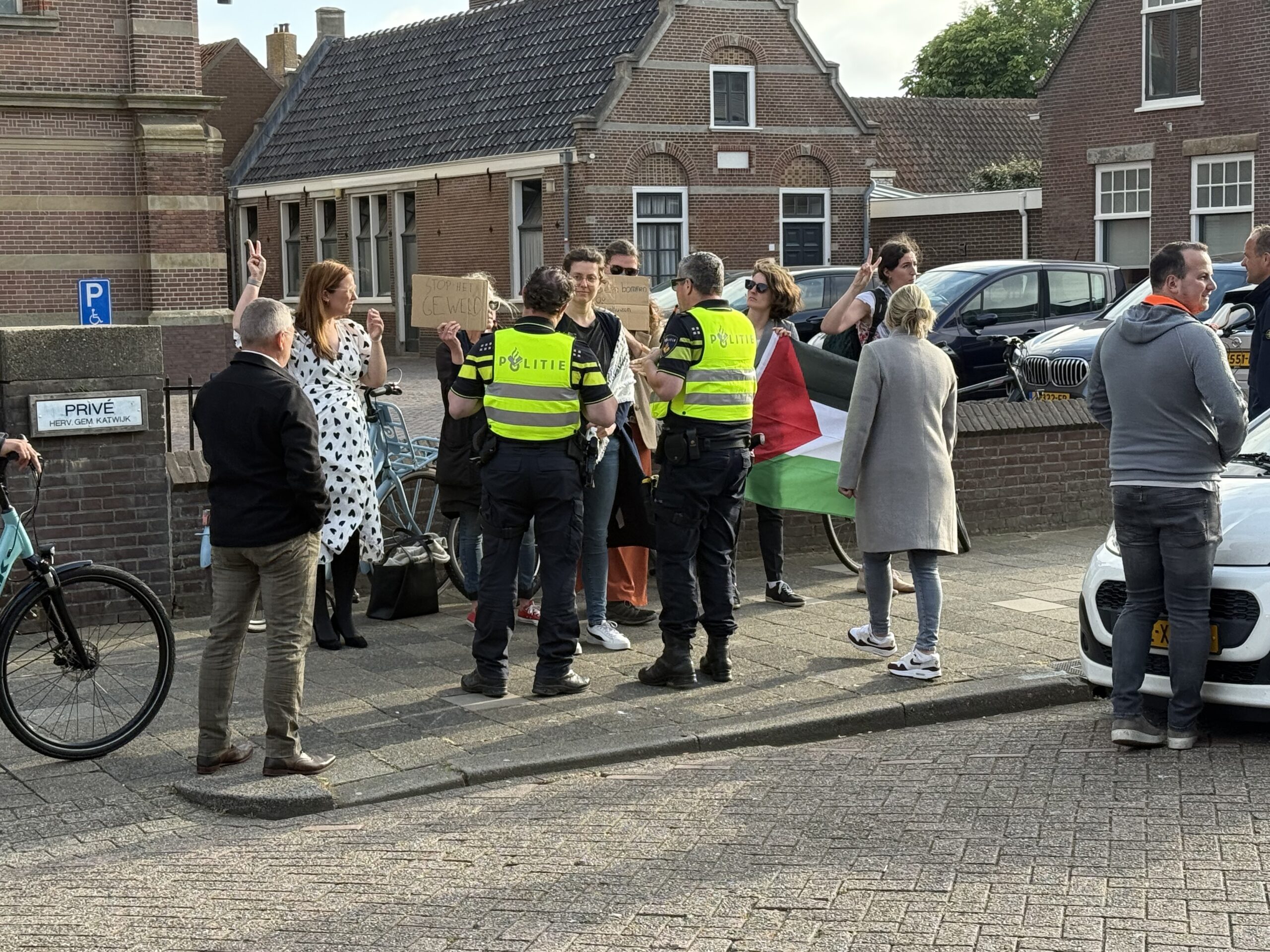 Aantal pro-Palestina demonstranten afgevoerd bij Nieuwe Kerk