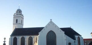 Katwijkse Oude Kerk krijgt witte kleur vanaf maandag weer terug