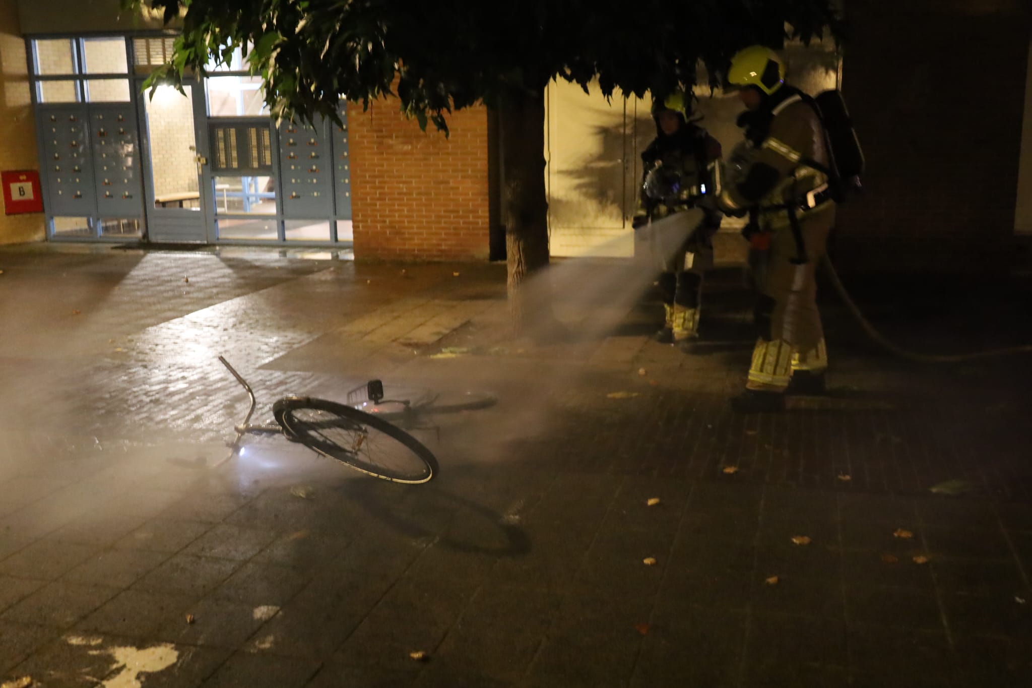 Fiets in brand bij Lidl aan de Melkweg