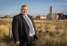 Jacco Knape draagt het stokje over: Dirk Remmelzwaal voorgedragen als nieuwe lijsttrekker SGP Katwijk