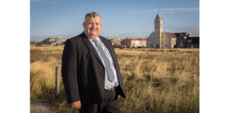 Jacco Knape draagt het stokje over: Dirk Remmelzwaal voorgedragen als nieuwe lijsttrekker SGP Katwijk