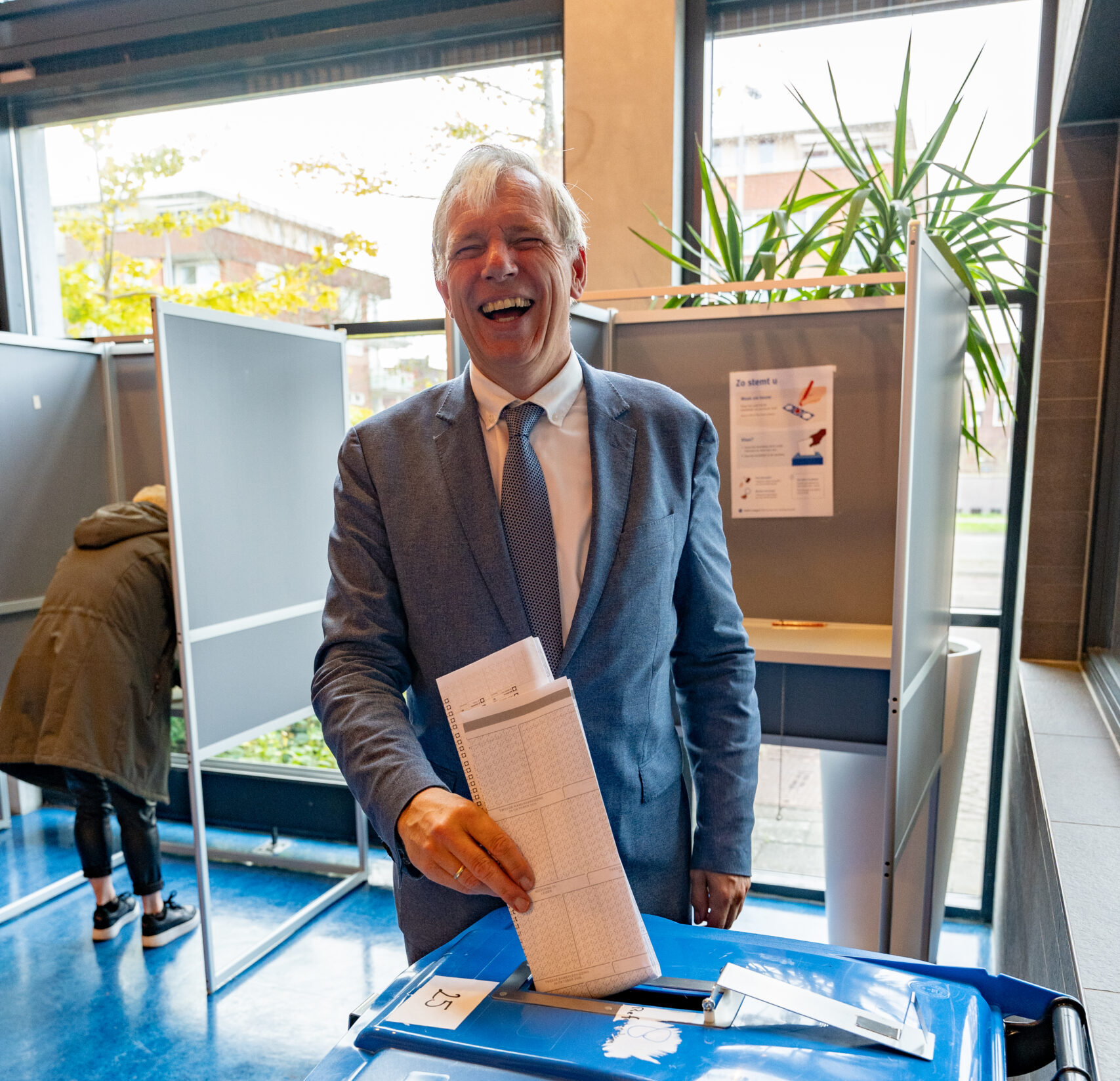 Burgemeester Visser brengt laatste stem uit als burgemeester