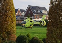 Fietser met spoed naar ziekenhuis na ongeval op rotonde