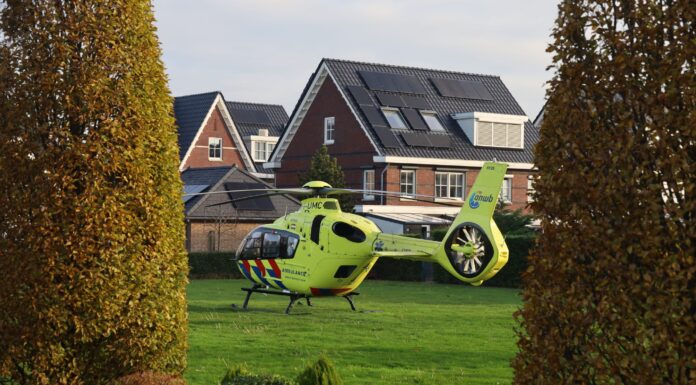 Fietser met spoed naar ziekenhuis na ongeval op rotonde