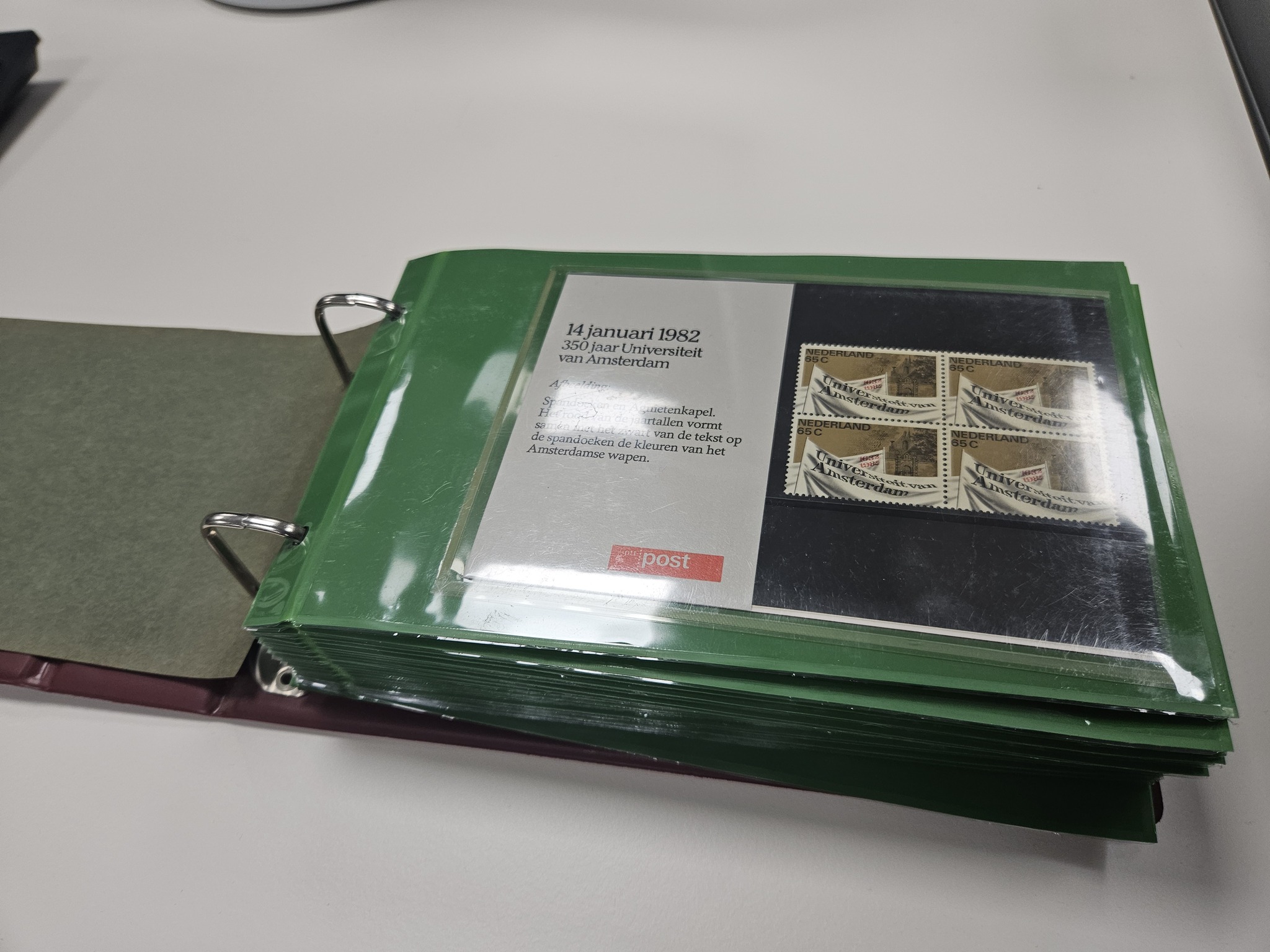 Politie zoekt eigenaar van aangetroffen postzegelverzameling