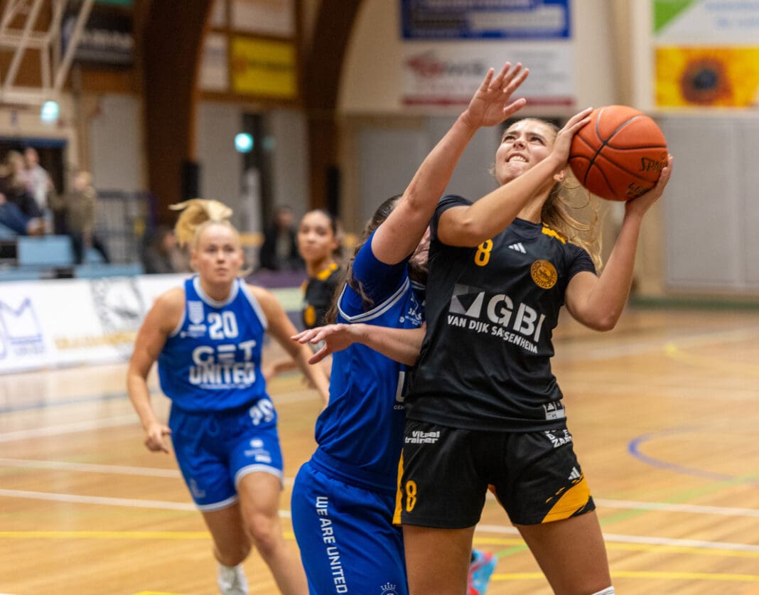 #8 Alissa van der Plas vs Get United