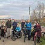 College fietst door Katwijk voor verkeersveiligheid