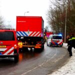Auto van de weg in Katwijk, bussen rijden niet