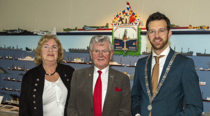 Burgemeester bezoekt 60-jarig bruidspaar De Jong