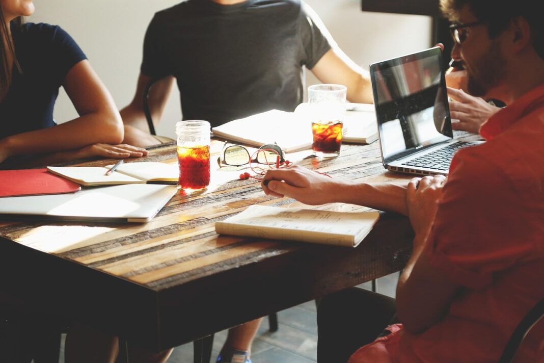 startupstockphotos-meeting-594091_1280