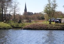 Scootmobiel te water bij Roversbrugpad