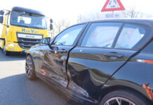 Auto total loss op afrit N206
