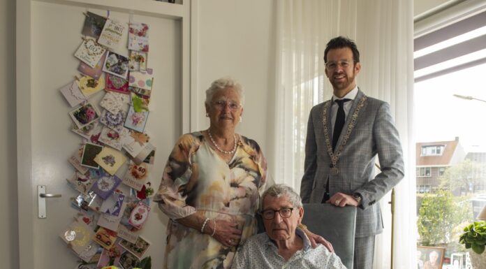 Burgemeester bezoekt 60-jarig bruidspaar Kraijenoord-Jonker