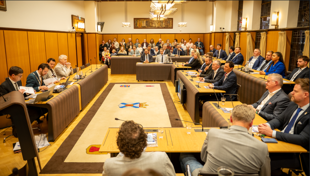 Nieuwe gemeenteraad beëdigd in raadszaal