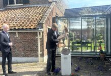 Koning Willem-Alexander opent vernieuwde Spinozahuis Rijnsburg