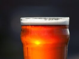 CU Katwijk kritisch op alcoholreclame in bushokjes