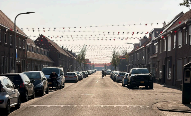 Varkevisserstraat mooist versierde straat rond Koningsdag
