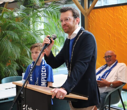 Burgemeester blij met sportief verlopen derby tussen VV Katwijk en Quick Boys