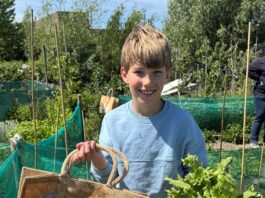 Duinvallei wisselt plastic tassen in voor juten tassen