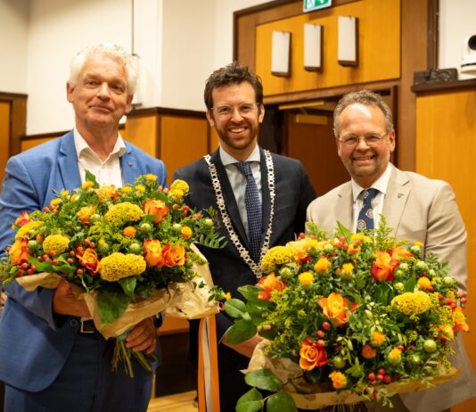 Erepenning voor Jacco Knape bij afscheid: ‘Blijf luisteren naar de inwoners’