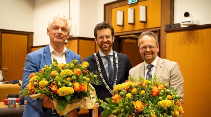 Erepenning voor Jacco Knape bij afscheid: ‘Blijf luisteren naar de inwoners’