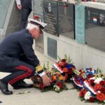 D-Day herdenkingsplaquette in Normandië dankzij stichting