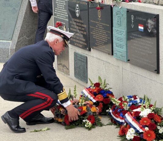 D-Day herdenkingsplaquette in Normandië dankzij Katwijkse stichting