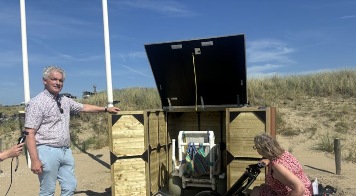 Gemeente Katwijk start pilot met beveiligde rolstoelstalling op het strand