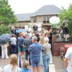 100 miljoen euro subsidie voor bereikbaarheid vanwege komst Eli Lilly, bekend gemaakt vlak voor beslissing gemeenteraad. Protest voor gemeentehuis