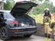 Brandweer druk met brand in accu van elektrische auto in Valkenburg