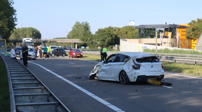 Auto slaat over de kop op Provincialeweg N206 tussen Katwijk en Noordwijk: een gewonde