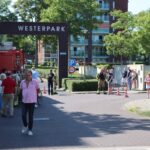 Brandweer onderzoekt brandlucht aan Westerpark in Rijnsburg, wijk afgesloten