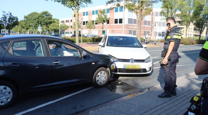 Frontale botsing op Hoorneslaan