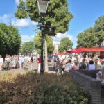 Drukke braderie tijdens Feestweek Rijnsburg