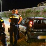 Automobilist valt in slaap op N206 en botst tegen vangrail